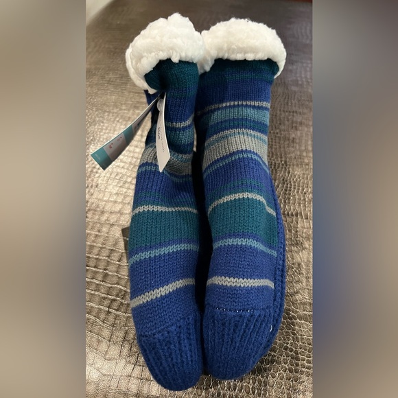 Muk Luks - NWT - Knit Slipper Socks - Green/Blue - Non skid Grip - S/M 6-8 - Picture 7 of 9